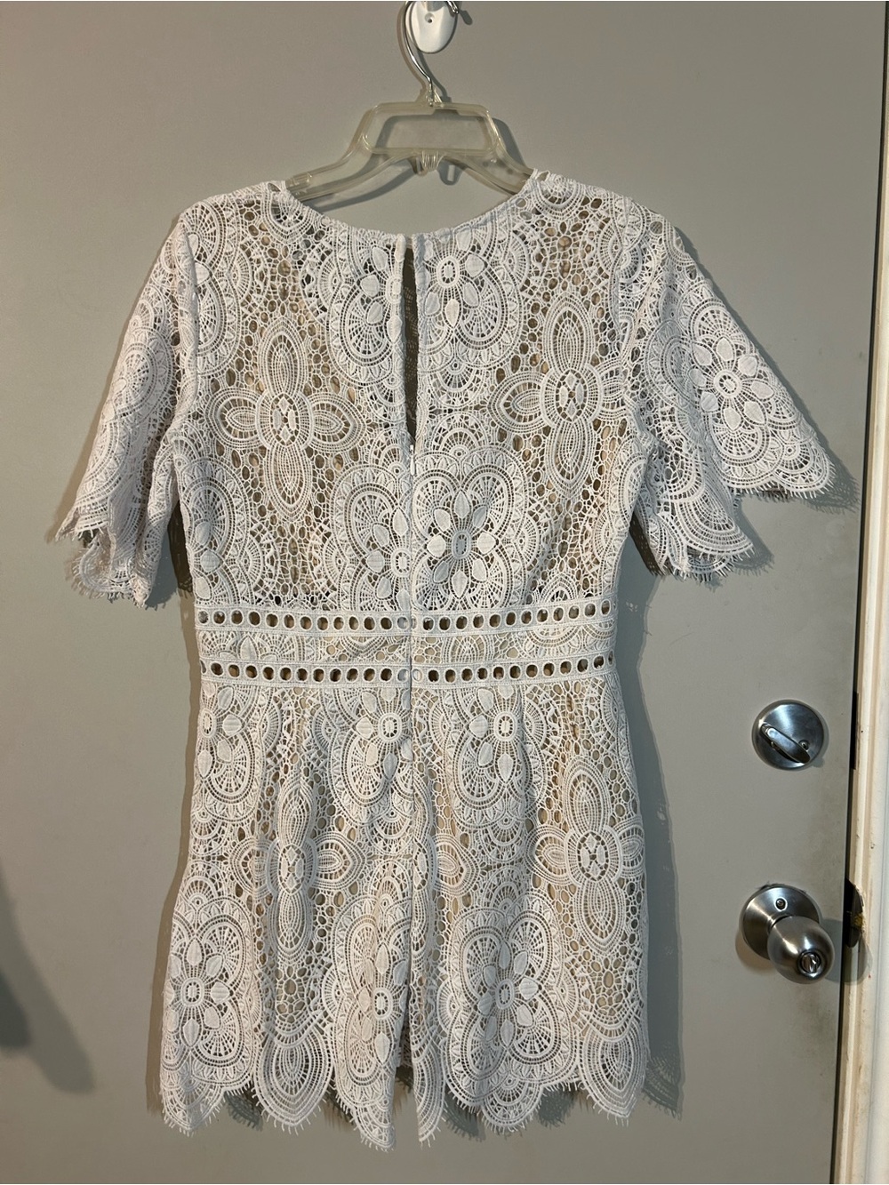 Women’s Lace Romper MEDIUM eyelet cut out trim flirty, festival, playsuit boho - Picture 6 of 9